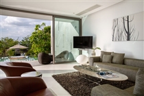 Malaiwana - Patio Duplex - Living room and pool view